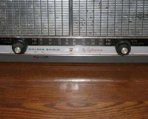 Sylvania 9028 AM FM 5 Tube Radio Vintage Golden Shield AC  