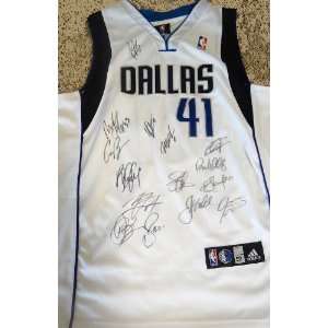  Dallas Mavericks Team Autographed / Signed Basketball 