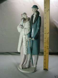 Lladro #1452 On The Town 14 ½” tall Issued 1983 Mint  