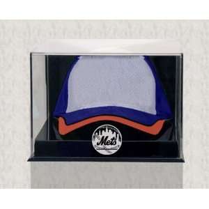    Wall Mounted Acrylic Cap Mets Logo Display Case