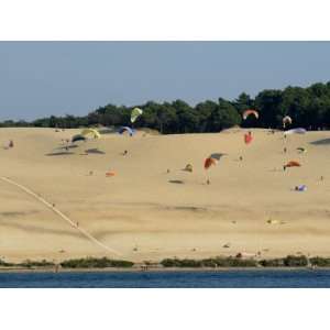  Hang Gliders over the Dune Du Pyla, Bay of Arcachon, Cote 