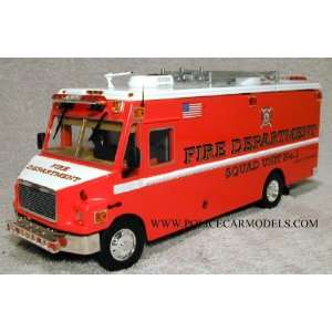    1/32 FIRE DEPARTMENT Freightliner Rescue Truck Toys & Games