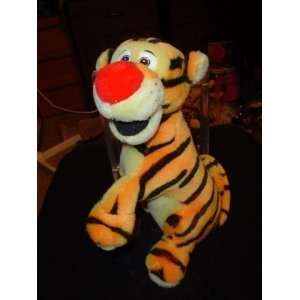  POSING STUFFED TIGGER Toys & Games