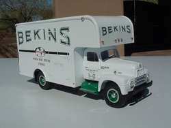   BEKINS VAN LINES CO. 1957 INTERNATIONAL R 200 WITH MOVING VAN  