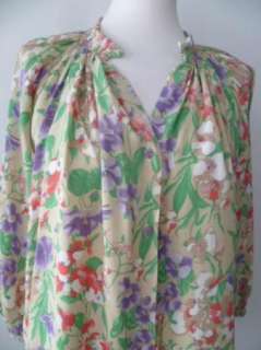 TUCKER Gorgeous spring sweet pea flowers floral silk blouse S / M 