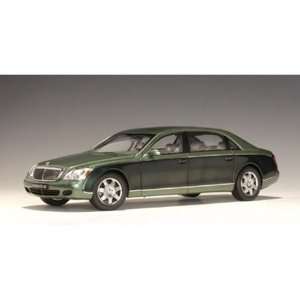  Mercedes Benz Maybach LWB 62 1/18 Green / Grey Toys 