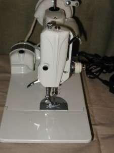 Beautiful condition Vintage White Singer Featherweight 221k 221 Sewing 