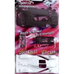  Spirit   Kit Dallara do it Yourself, White (Slot Cars 