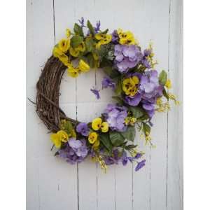  Dried Wreath on White Plank Door, Virginia, USA 