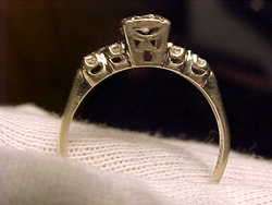 Beautiful Ladys Vintage 14k White gold diamond ring  