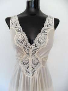 Gorgeous Pearl Beige Vintage OLGA Full 158 Sweep Negligee Gown Night 