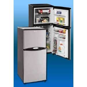  Frost Free Refrigerator/Freezer w/Reversible Door 
