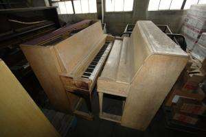   Electric Organs & 11 Pianos,3 Benches Cabinet Grands magnen,Kinec