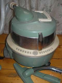 Vintage 1960 GE General Electric Cord Reel Cleaner Swivel Top Vacuum 