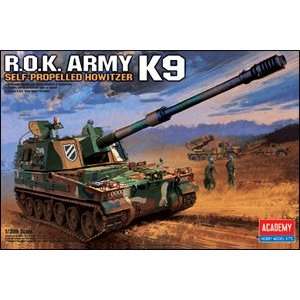   Army K9 Self Propelled Howitzer Tank (Plastic Models) Toys & Games