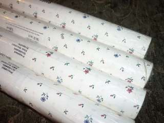 90 SHELBOURNE WALLPAPER 4 ROLLS TINY MAUVE AND BLUE FLOWERS /WHITE 