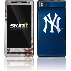  Skinit New York Yankees Game Ball Vinyl Skin for Motorola 