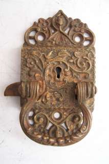  OLD ORNATE SCROLL BRASS DOOR LATCH 1897 CASE HANDLE STEEL BACK NO KEY