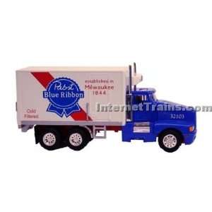 Model Power HO Scale 17 18 Refrigerator Truck   Pabst Blue Ribbon 