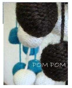 pom pom winter scarf white crinkle flexible / NEW  