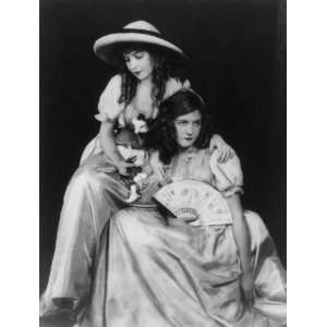  GISH, DOROTHY AND LILLIAN. Photograph by Alfred Cheney 