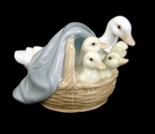 LLadro Porcelain Figurine Ducklings 4895G  